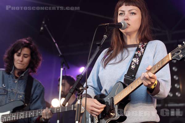 ANGEL OLSEN - 2014-08-14 - SAINT MALO - Fort de St Pere - Scene des Remparts - 